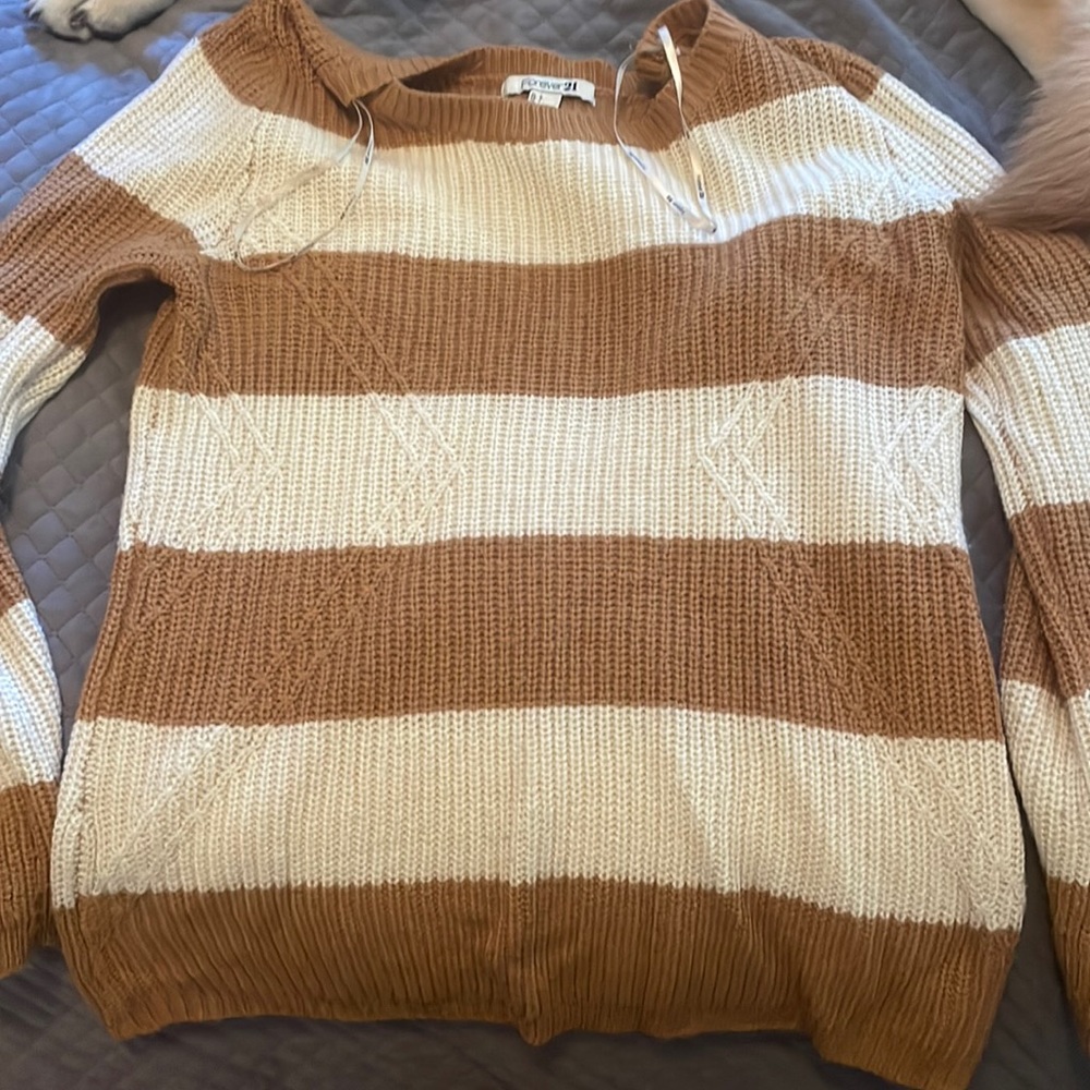 Lightweight sweater